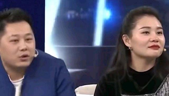 朱之文李玉华婚姻出现危机,三人同框直播,被拍到与袁庆关系亲密