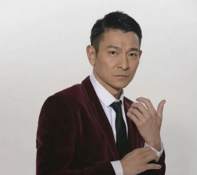 不老天王刘德华曾是理发师的他为还债拍了四年的烂剧
