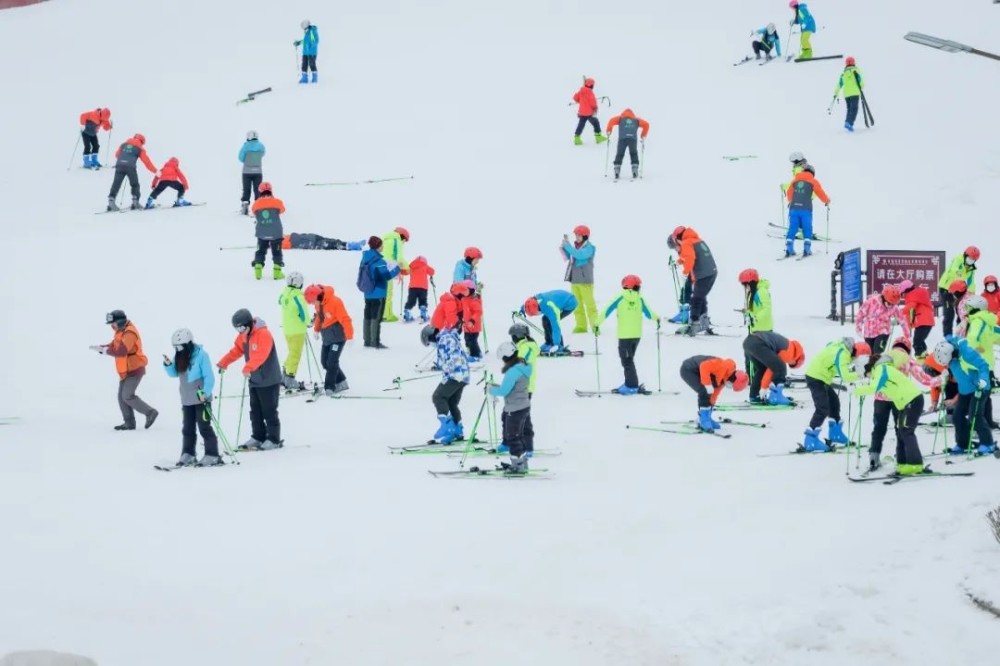 百里荒滑雪场