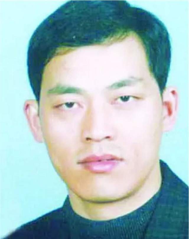 悍匪万光旭,从神枪手变成杀人恶魔,一人对战37名军警结局如何