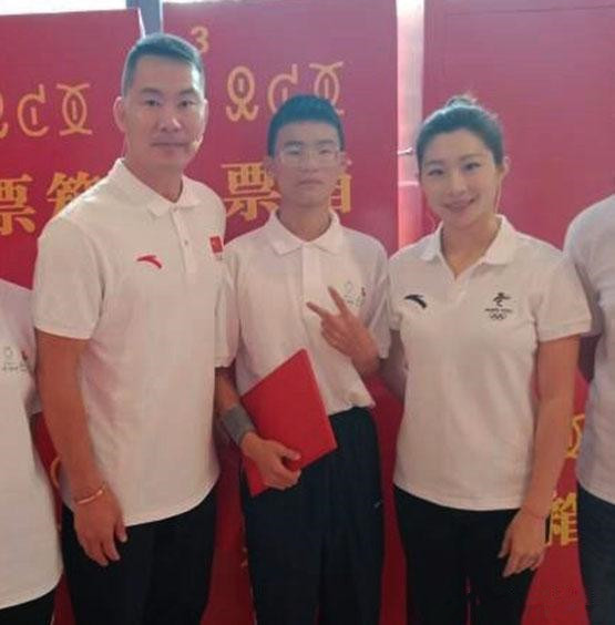 2014年张昊与相恋10年的女友鞠驰举办大型的婚礼,而在2016年,张丹和