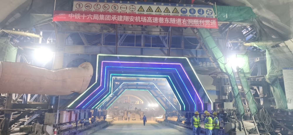 工艺引入高速公路隧道施工,大力推行信息化,机械化,标准化