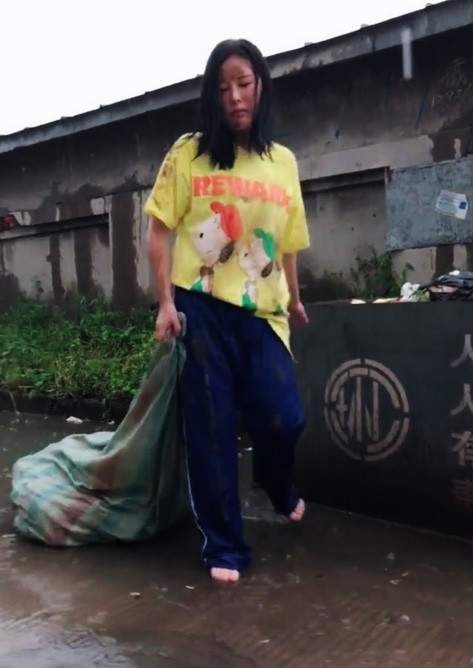 深圳一流浪女伤痕累累挺着大肚子流落街头不知道孩子是谁的