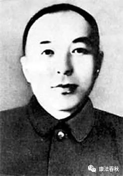 他原名李操兰,兆麟是他参加革命后的化名,他还使用过李烈生,孙正宗,张