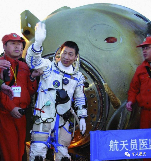 作为中国第一位登上太空的航天员,杨利伟深切地感受到了,黄伟芬训练