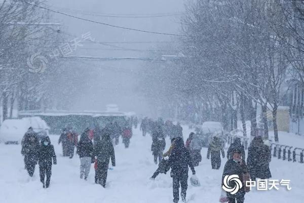 内蒙古通辽降雪覆盖城市.(图/李巍巍)