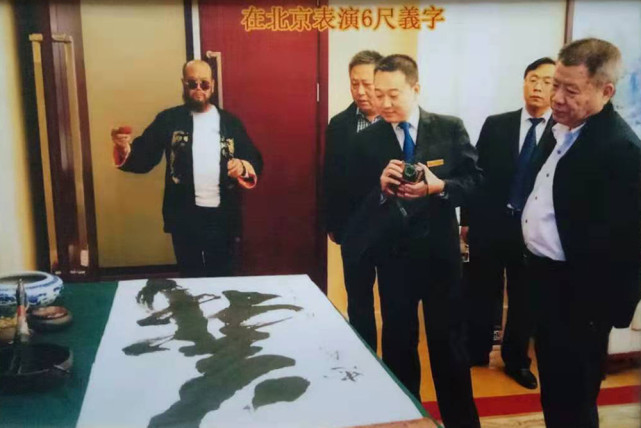 孙来通,署名珠峰一龙.中国著名榜书家,西藏
