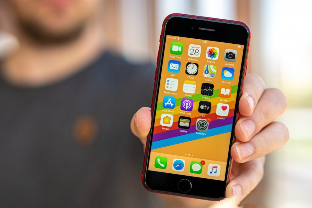 iphonese3最新爆料:定价或3000多,首款屏下指纹解锁苹果手机?