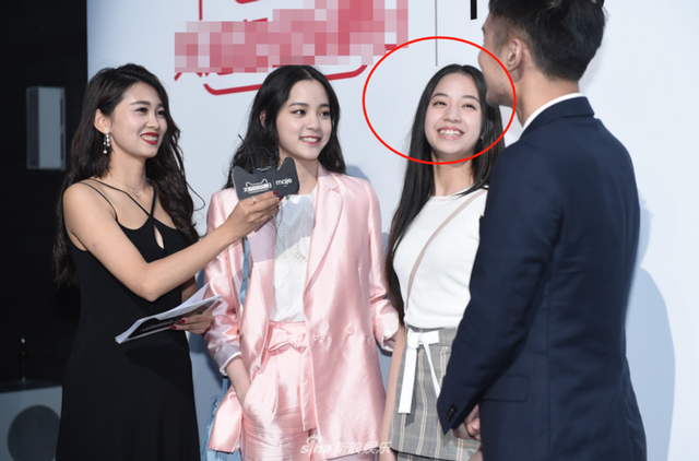 "吸血"欧阳娜娜,模仿姐姐出道,欧阳三姐妹只是塑料情?