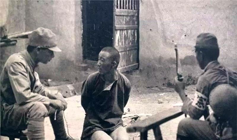 他告诉我,他家有个跟我同岁的孩子,被日本人打死了,现在家里就他一人