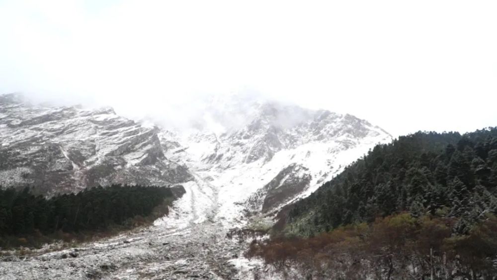 西藏军区某边防团女兵们她们开启戍边生活翻雪山,穿河流首批进驻墨脱