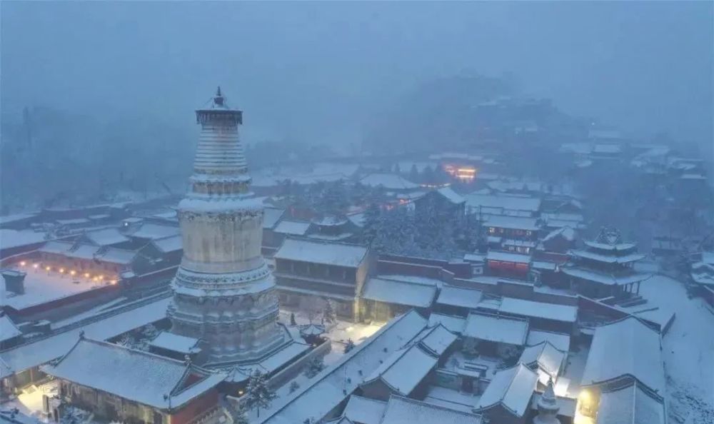 一下雪,五台山就美成了"仙境"