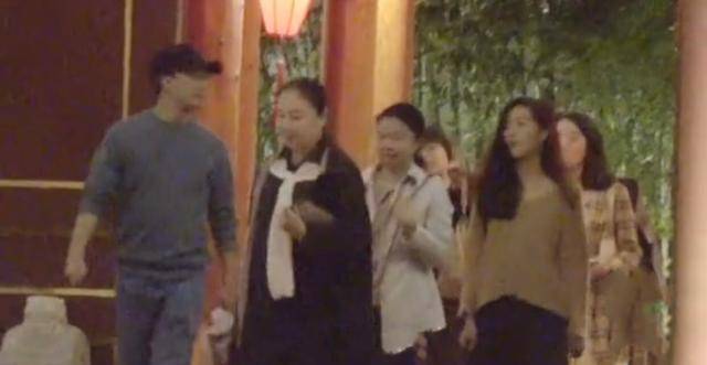 好事将近?36岁黄轩带女友见家长,女方颜值高正面不输明星