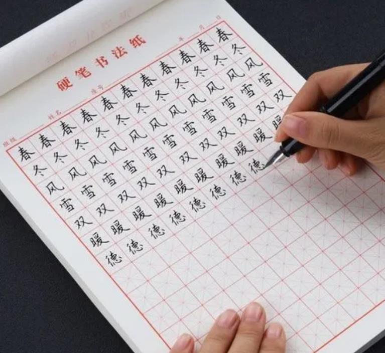 女大学生写出鲸落字体可爱中透露着唯美比奶酪体还好看