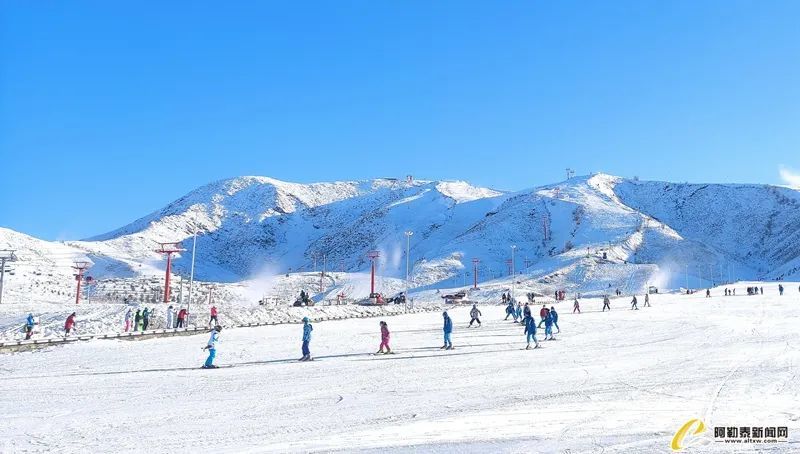 【净土喀纳斯 雪都阿勒泰】阿勒泰市中小学特色滑雪体育课开课_腾讯