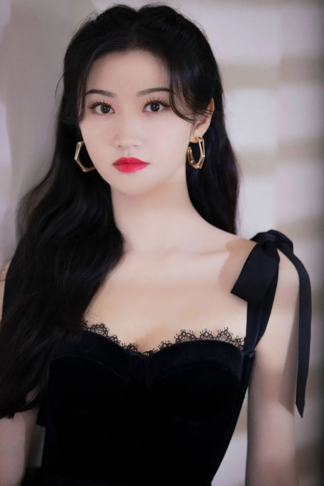 景甜抹胸黑裙写真神秘性感妩媚多姿靓丽可人
