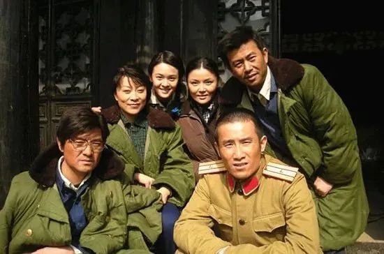 电视剧《雪城》演员合影文学评论家张颐武所说:"自二十世纪九十年代