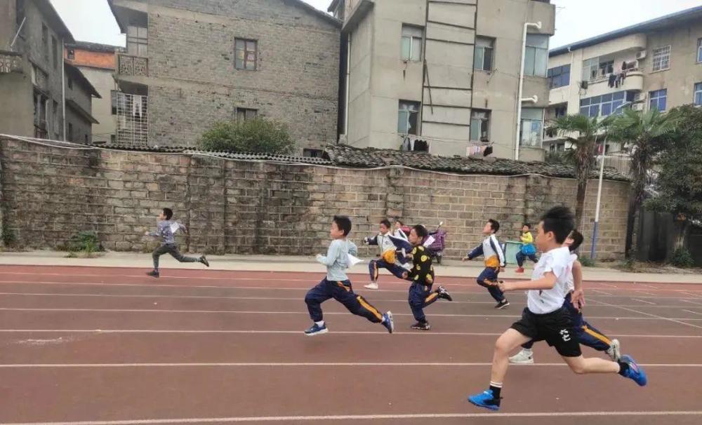 临川五小历时20天开完一次运动会3000学生参加