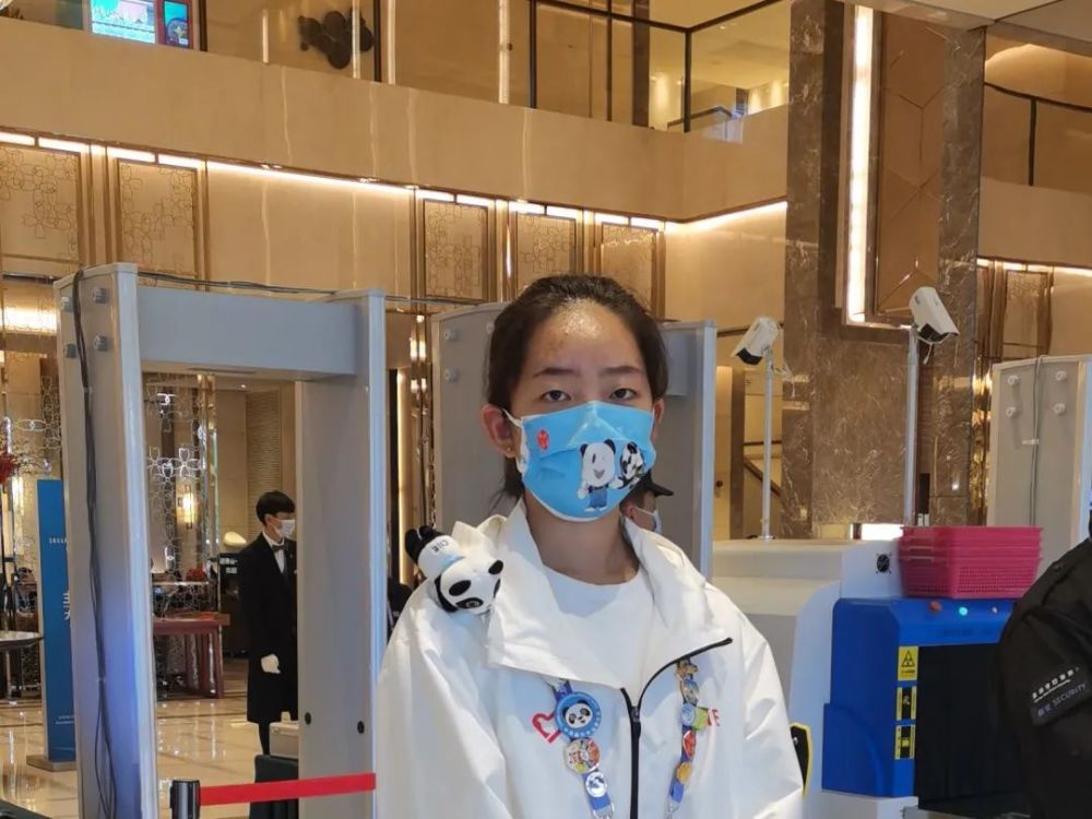 潘静怡杨依雯(左)刘卿宁钟文浩安检口热唯超市魏小思江睿哲张正裕李鼎