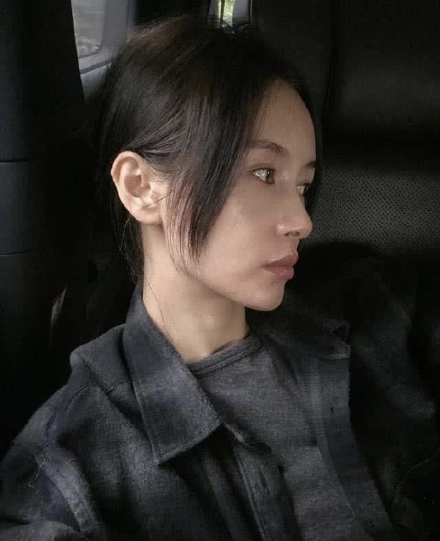 还被人冠上了素颜最美女明星称谓.