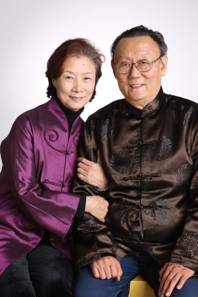 便让他带着吕中去找资料,两人这才开始聊天.