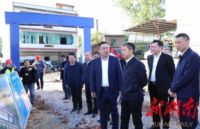 (11月10日,娄底市委副书记,代理市长曾超群督导全市乡镇污水处理设施