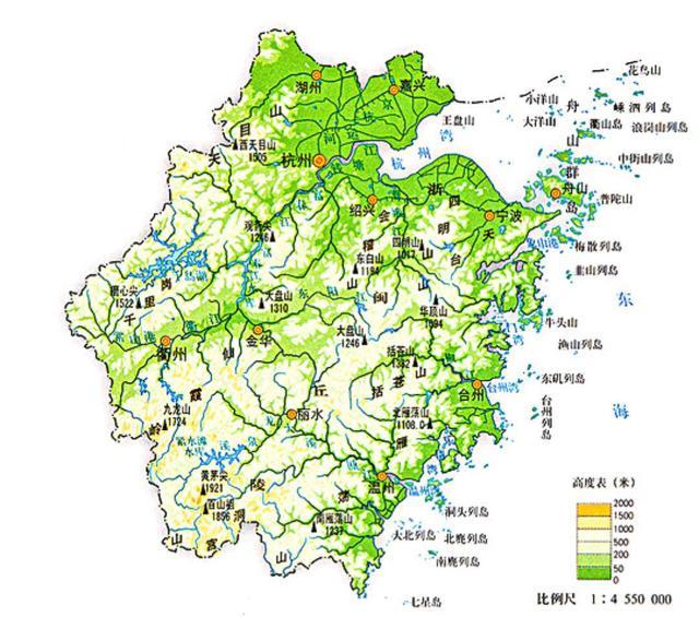 安徽地形南北迥异,复杂多样,地跨华北平原,长江中下游平原,东南丘陵3