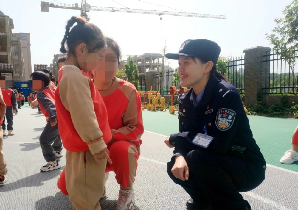 坚持为民情怀 做实社区工作 天宝路派出所社区民警裴潇潇同志先进事迹