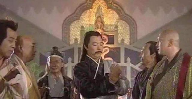 明教左右使与四大护教法王相比谁的武功高更高教中地位又如何