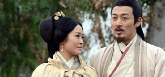 据《魏略》载:"亮在荆州,以建安初与颖川石广元,徐元直,汝南孟公威等