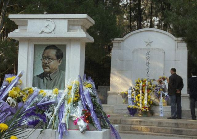 八宝山公墓谁的墓被祭拜最多特殊的81号墓是何人