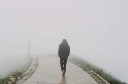 一名中学教职工,也是一名高龄产妇.她的生活算不上轻松.
