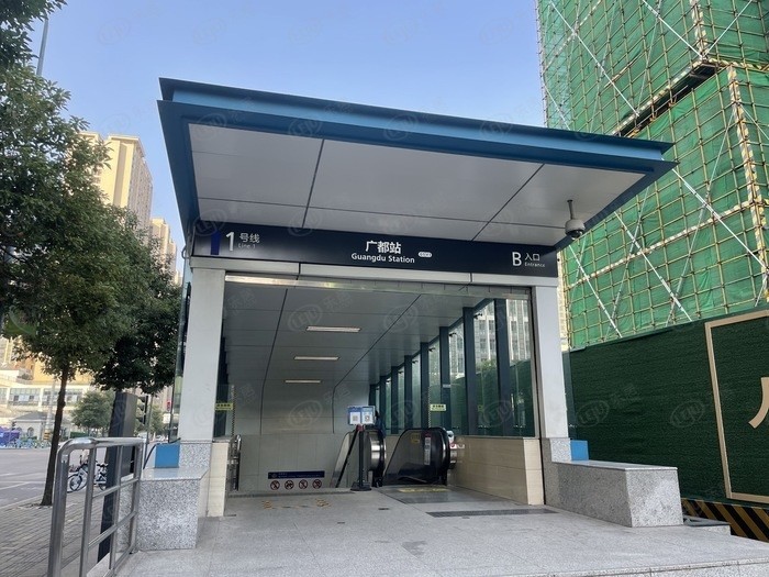 g503路;t204路),雅和北二路南公交站(停靠257路;t204路),梓州大道劲松