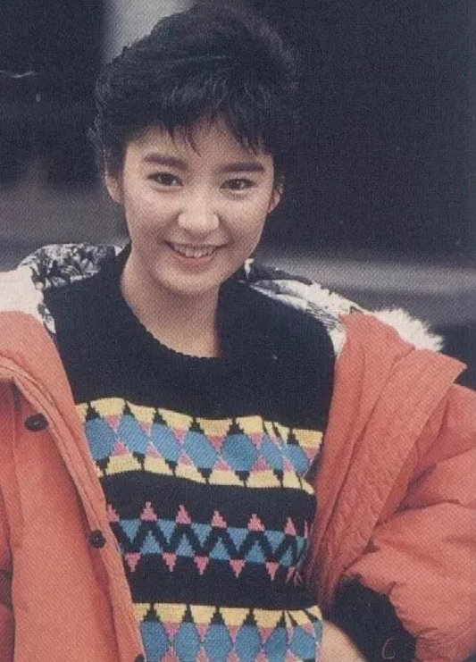 1985年,他们的女儿徐颖堃出生了,这个时候雪梨还只有20岁,正是大好的