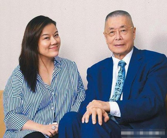 82岁钢琴大师刘诗昆,历经3段婚姻,小36岁娇妻和女儿