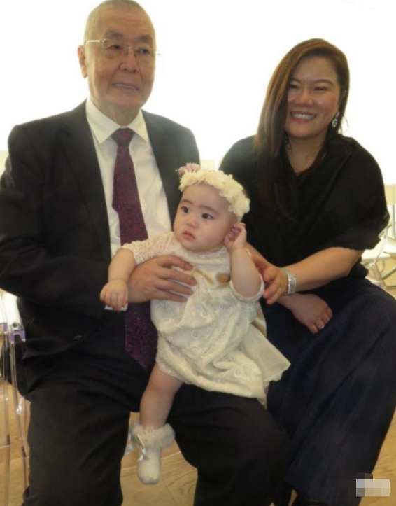 82岁钢琴大师刘诗昆,历经3段婚姻,小36岁娇妻和女儿相伴晚年