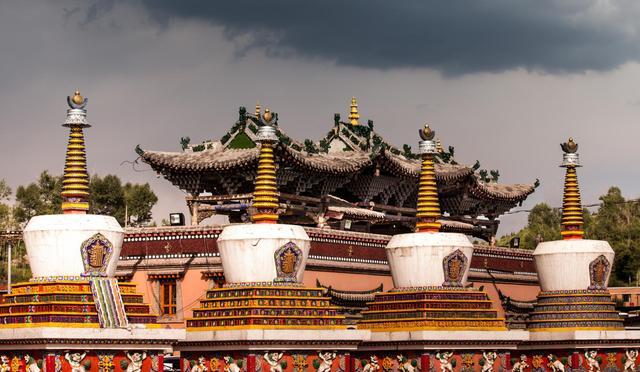 西宁最年轻的城区一座600年古寺闻名遐迩还有青海唯一的海洋馆