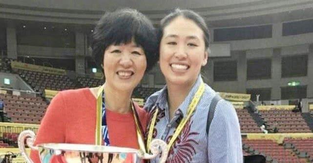 女儿为何是美国国籍面对记者的逼问郎平的回答很霸气