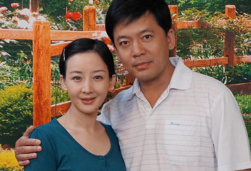 据说范雨也曾是演员,只是结婚后为了支持丈夫的事业,她默默退居幕后