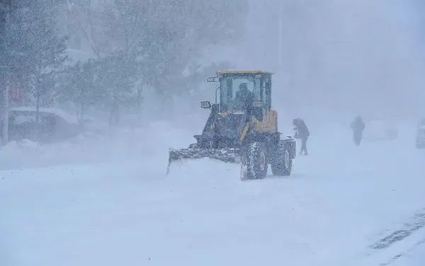 北方地区发生特大暴雪,专家预测:或将发生雪灾,该注意什么?