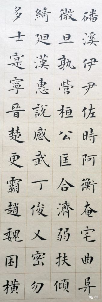 【高冠陪辇】辇 niǎn :古时用人拉或推的车.