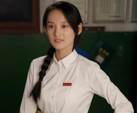 不过,王曦频繁出现在郑的作品中,让小帕不禁好奇,说不定邓超的橙色