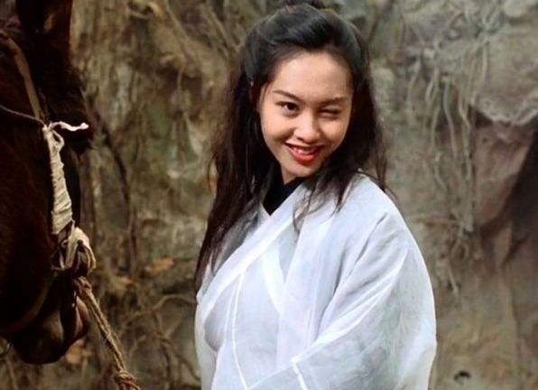 张雪迎重现紫霞仙子名场面,模仿朱茵wink,却被吐槽东施效颦