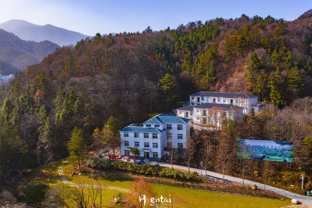 也正是因为这样,鹞落坪周边村庄的吃饭,住宿地很多,不过全是农家