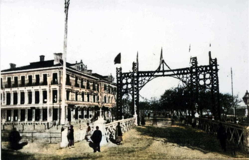 老照片:1873年的上海,英国商人修建的外白渡桥