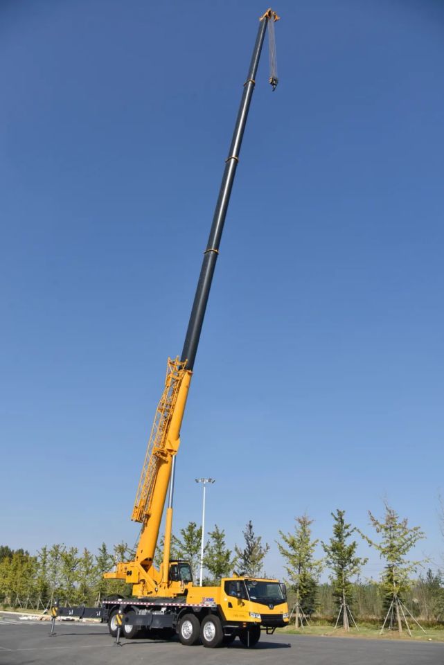 徐工qy55k5c2吊车全伸臂48m10m幅度下吊重114t拥有15t组合配重