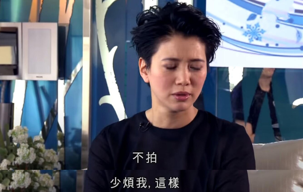 的袁咏仪也机灵得很,学外公一样她肯定吃亏,可是街边的餐厅就遭了殃