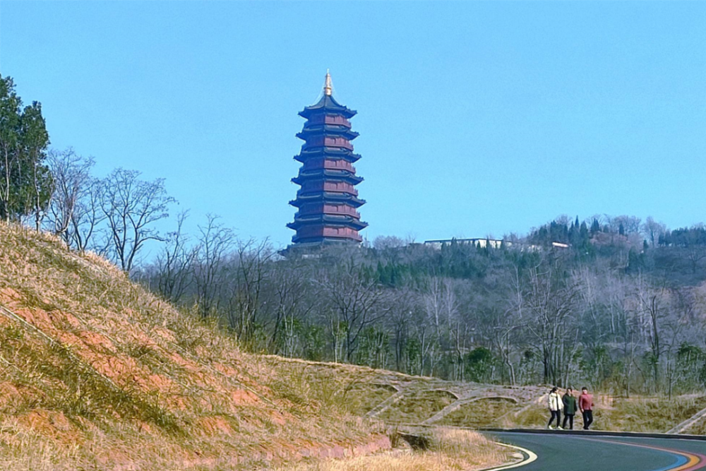 襄城重建的首山文峰塔