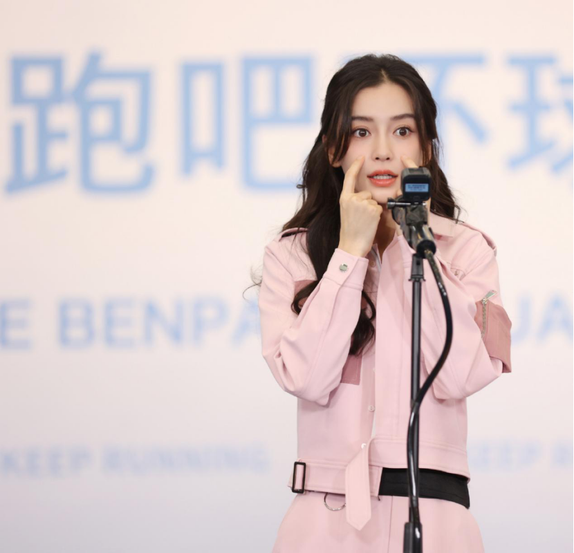 杨颖这清新可爱的少女风真是绝了马卡龙色系服装看上去超可爱