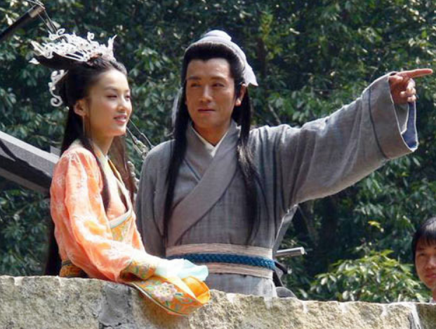 《天仙配》的电视剧,剧中的女演员们个个貌美,唯独饰演董永的杨子"